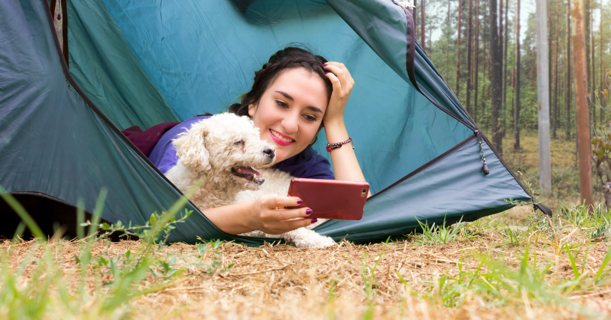 5 เรื่องที่คุณควรรู้ ถ้าอยากพาน้องหมาไปแคมป์ปิ้งแบบ Pet-Friendly (อัปเดท 2025)